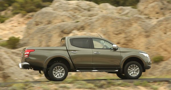 Установка автомагнитолы в автомобиль пикап Мицубиси L200 (Mitsubishi L200). Распайка разъема аудио Установка автомагнитолы в автомобиль пикап Мицубиси L200 (Mitsubishi L200). Распайка разъема аудио
