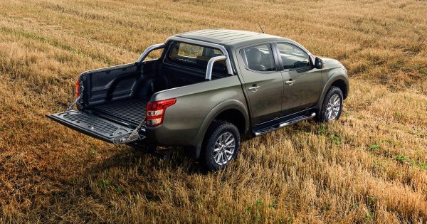 Защита кузова пикапа Mitsubishi L200. Как самому сделать простую и дешевую защиту