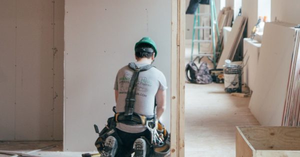 Косметический ремонт. Как правильно покрасить стены и потолки?
