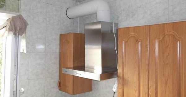 Как сделать вытяжку в частном доме?