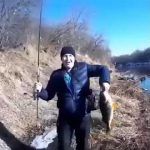 Крупный улов. Рыбалка в челябинской области в речке вонючке.